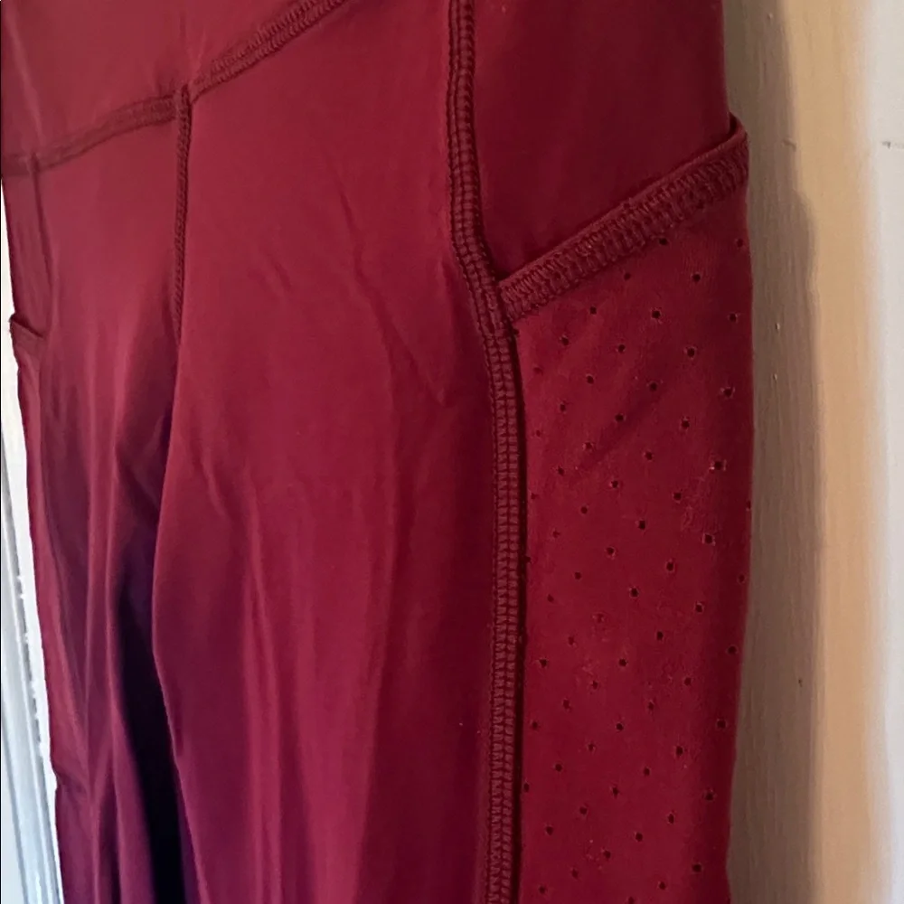 Lululemon Eggplant High-Waisted Cropped Leggings size 4‎ EUC